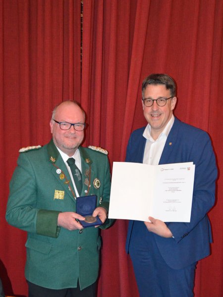 Überreichung NRW-Ehrenplakette 