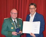 Überreichung NRW-Ehrenplakette 