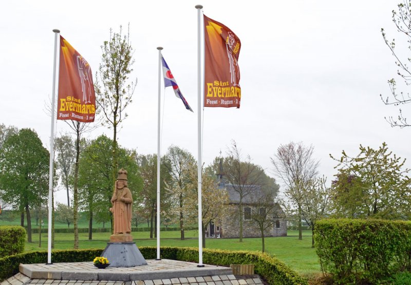 Evermarusstatue und Kapelle